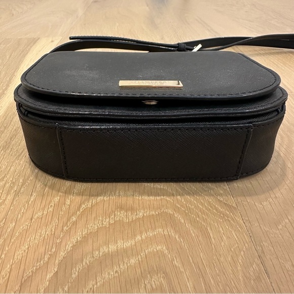 Kate Spade New York Black Hatch Leather Carsen Crossbody Bag Purse Small Gold - Picture 5 of 16